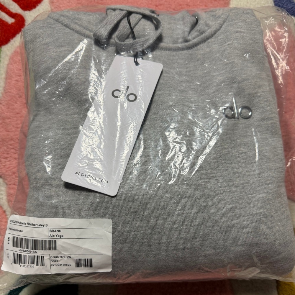 Alo Yoga Accolade Hoodie & Straight Leg Sweatpants Set Grey Small NWT - Picture 6 of 6